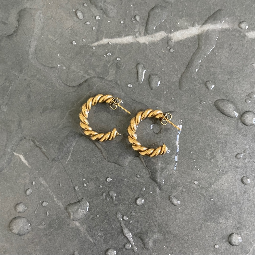 18K GOLD PLATED | 1 Left! NEW Twist Hoop Earrings - Picture 5 of 10